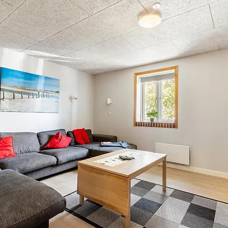 بيت للعطل 8 Bedroom In Romo