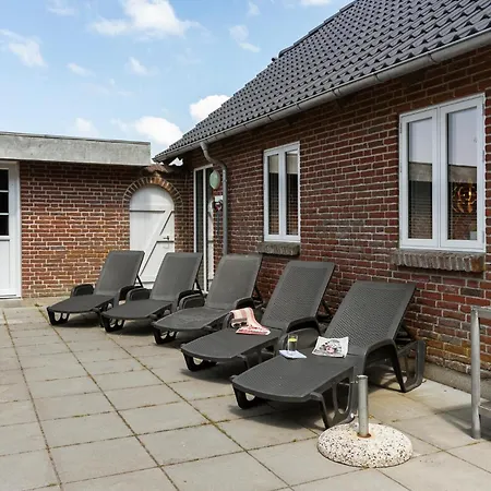 8 Bedroom In Romo *