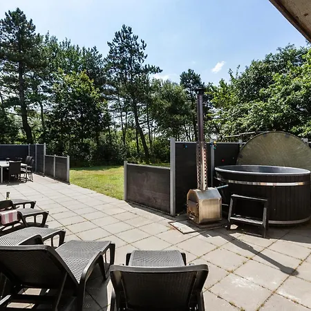 بيت للعطل 8 Bedroom In *